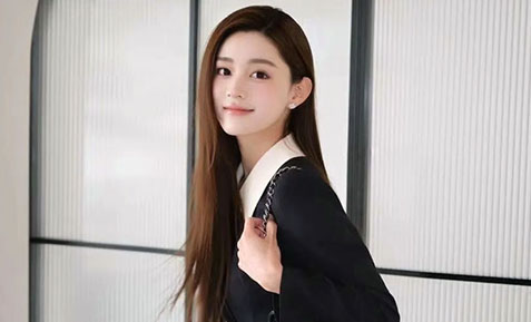 三月风柔，皆为她来